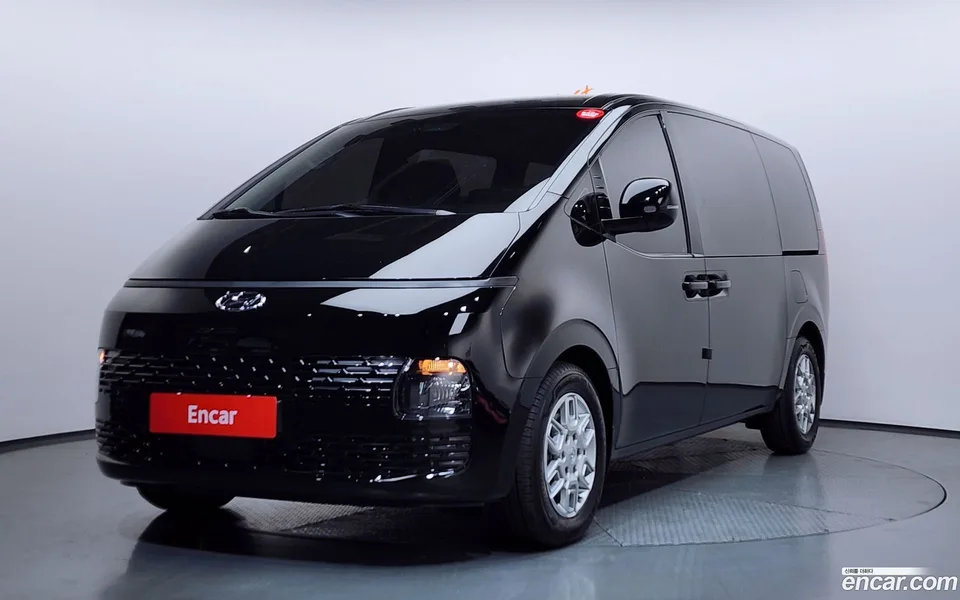 Hyundai Staria 9 2022 — фото 1, купить с доставкой в Москву