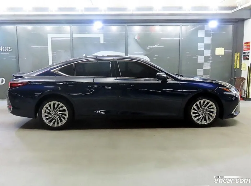 Lexus ES 300h 2022 — миниатюра 3
