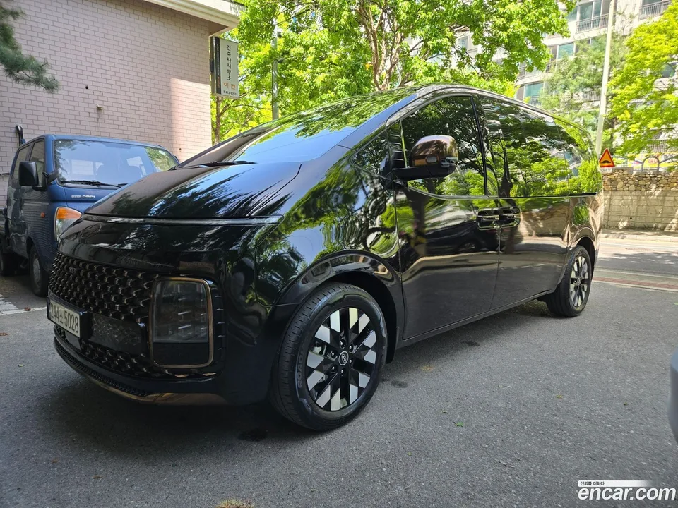 Hyundai Staria HEV 1.6 7 2024 — фото 1, купить с доставкой в Москву