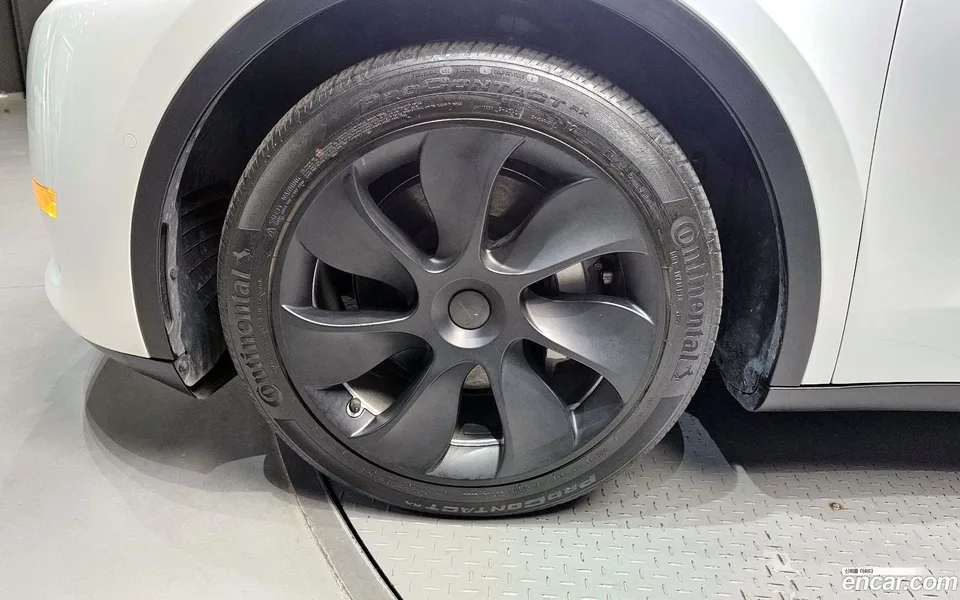 Tesla Model Y AWD 2022 — миниатюра 2