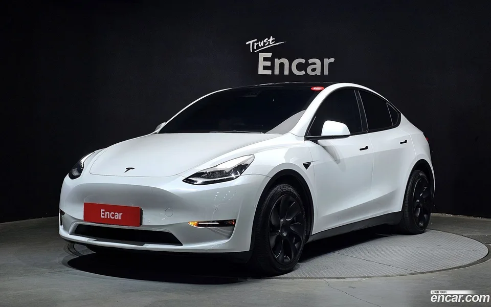 Tesla Model Y AWD 2022 — фото 1, купить с доставкой в Москву