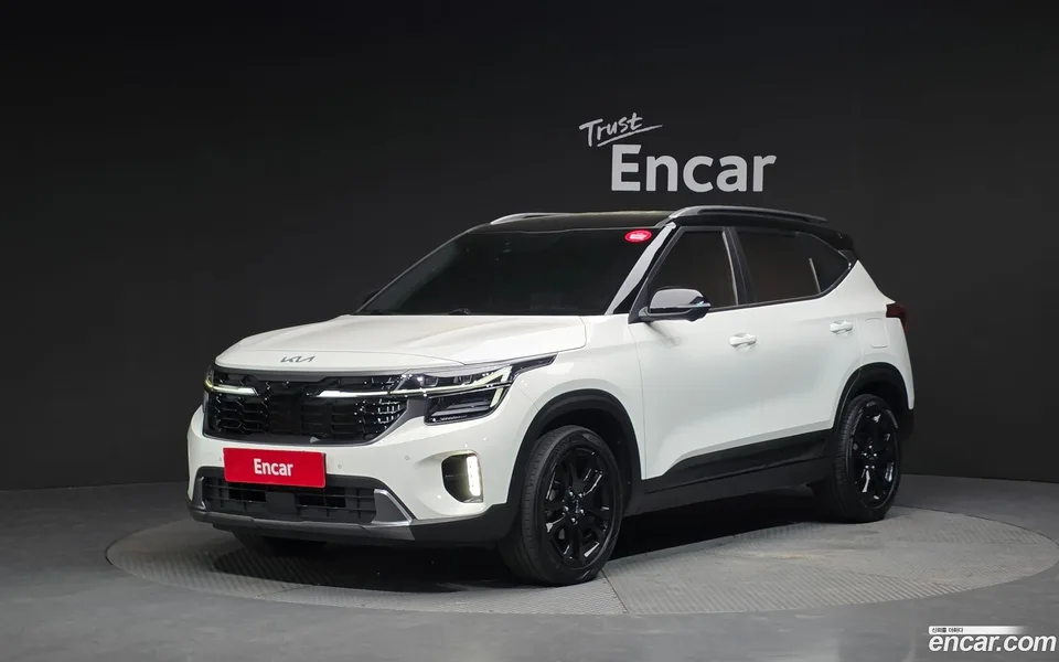Kia Seltos 2.0 2WD 2023 — фото 1, купить с доставкой в Москву
