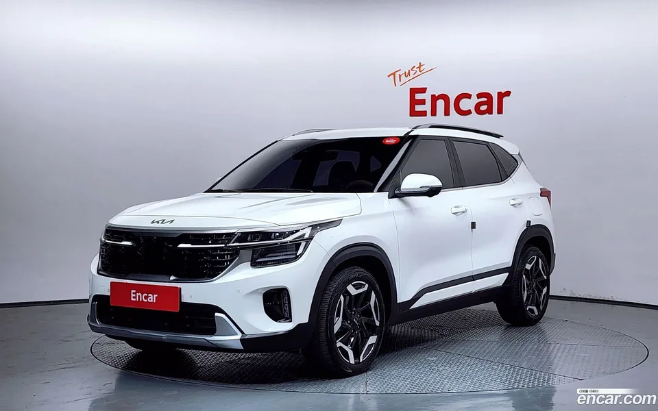 Kia Seltos 1.6 2WD 2023 — фото 1, купить с доставкой в Москву