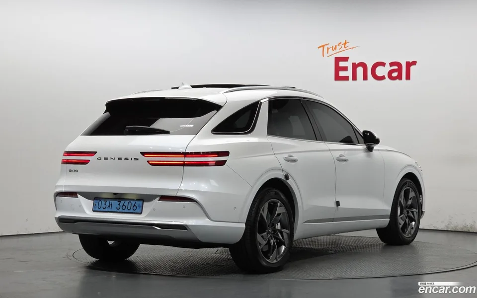 Genesis Electrified GV70 e-AWD 2023 — миниатюра 2