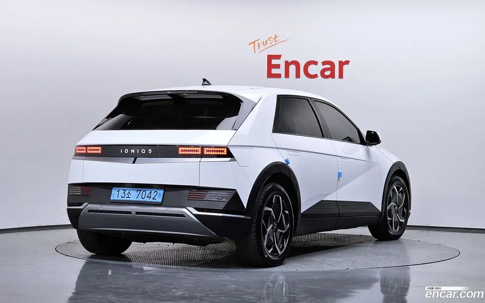 Hyundai Ioniq 5 2023 — миниатюра 2