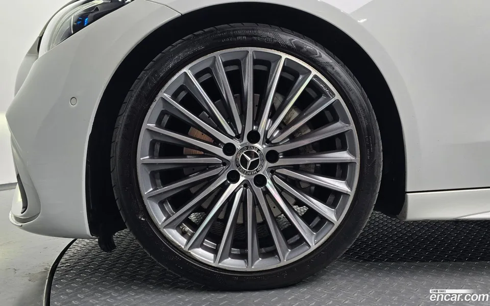 Mercedes-Benz C-Class C300 4MATIC AMG Line 2023 — миниатюра 2
