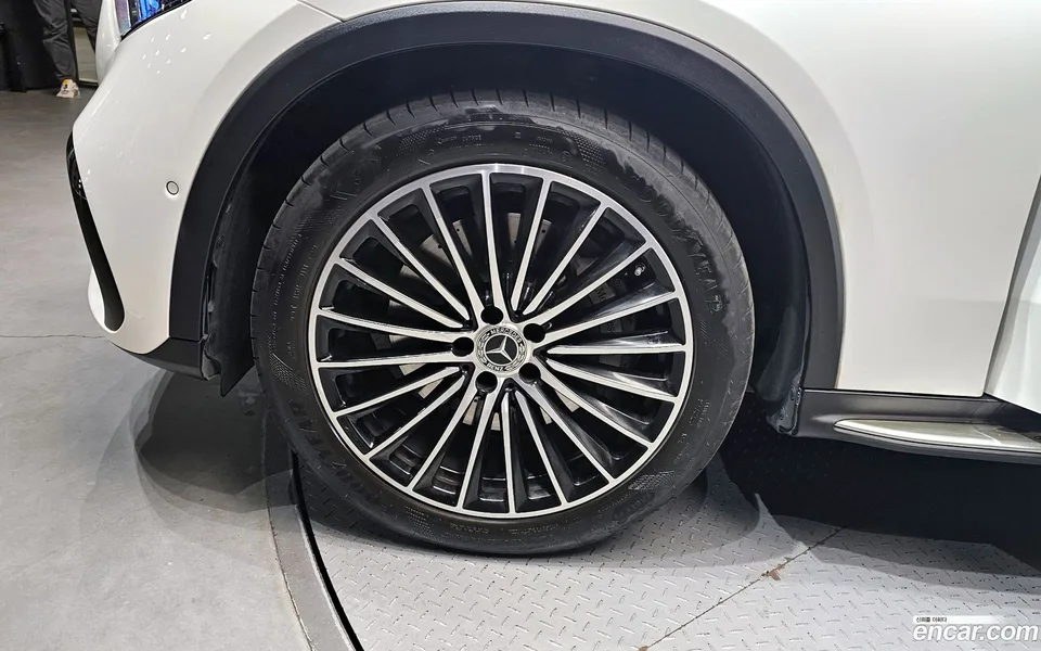 Mercedes-Benz GLC-Class GLC300 4MATIC AMG Line 2024 — миниатюра 5