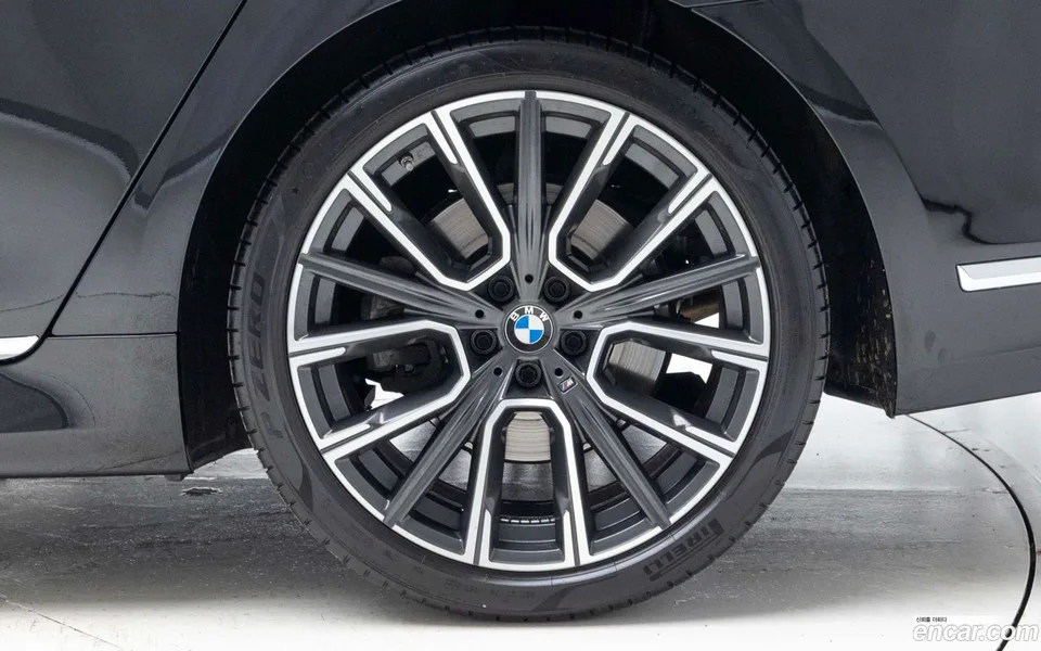 BMW 7 Series 740i M 2022 — миниатюра 2