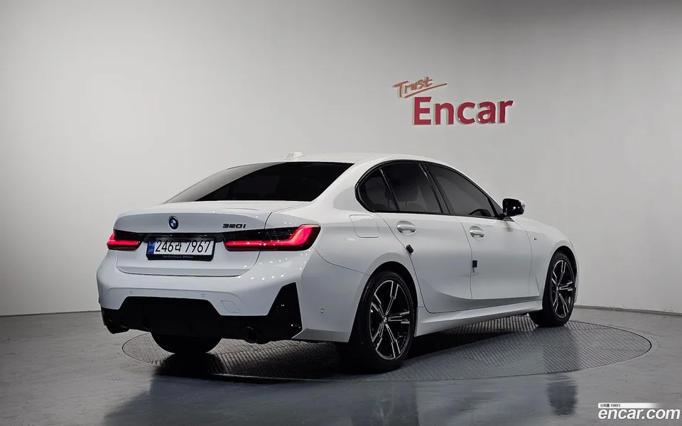 BMW 3 Series 320i M 2023 — миниатюра 2
