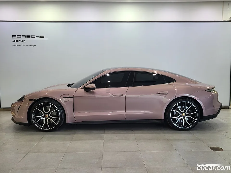 Porsche Taycan 2023 — миниатюра 2