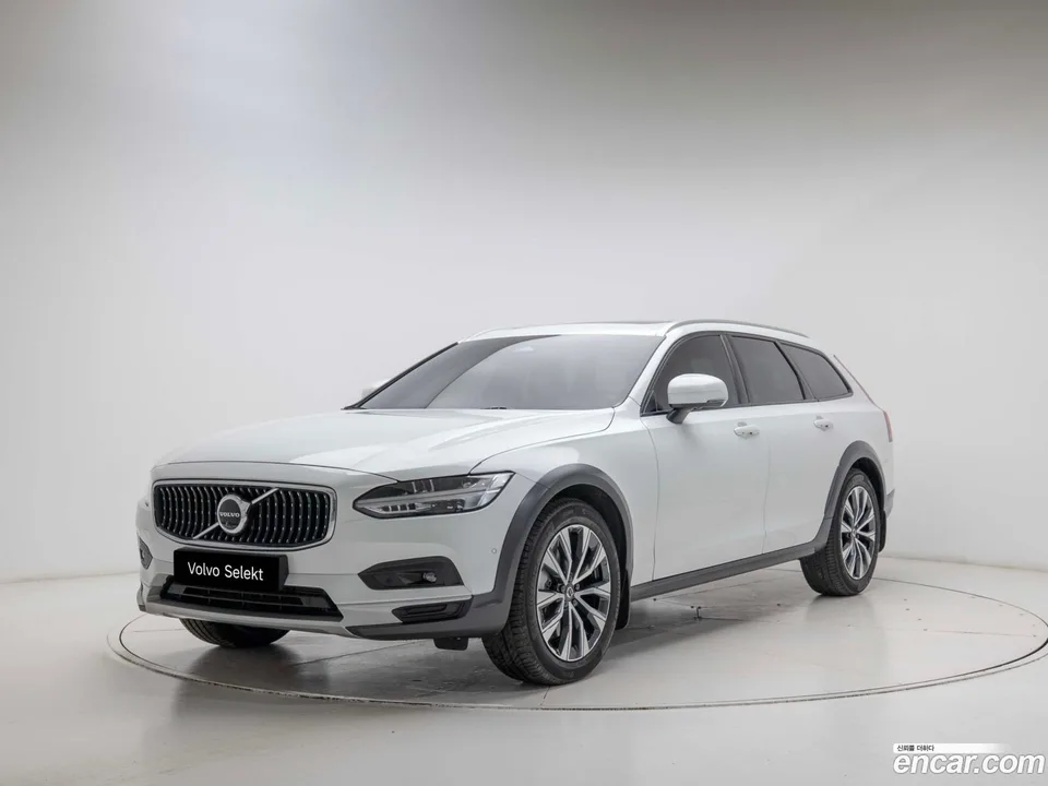 Volvo V90 Cross Country B5 AWD 2025 — фото 1, купить с доставкой в Москву