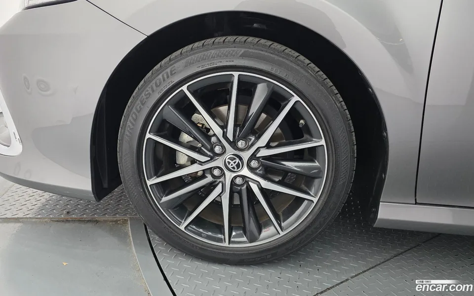 Toyota Camry 2.5 XLE 2023 — миниатюра 5