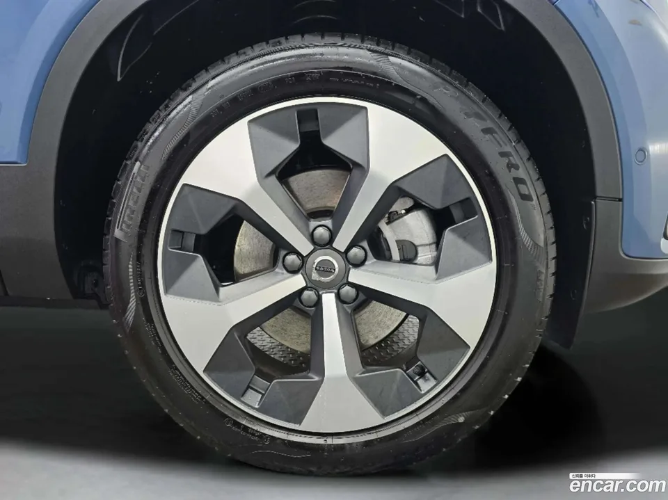 Volvo XC40 B4 2025 — миниатюра 2