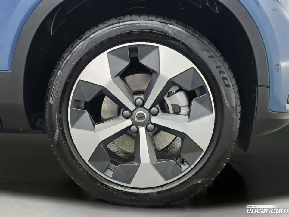 Volvo XC40 B4 2025 — миниатюра 2