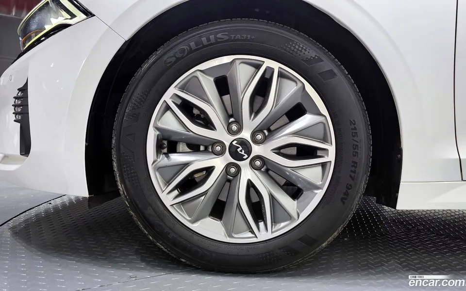 Kia K5 Hybrid 2023 — миниатюра 2