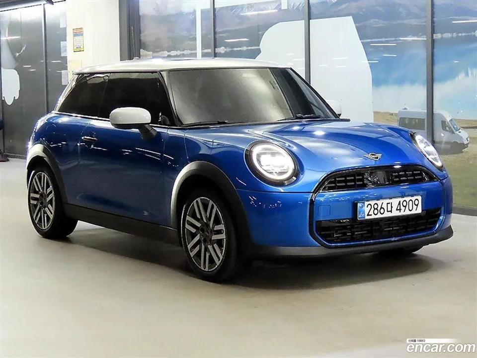 MINI Cooper C 2025 — фото 1, купить с доставкой в Москву