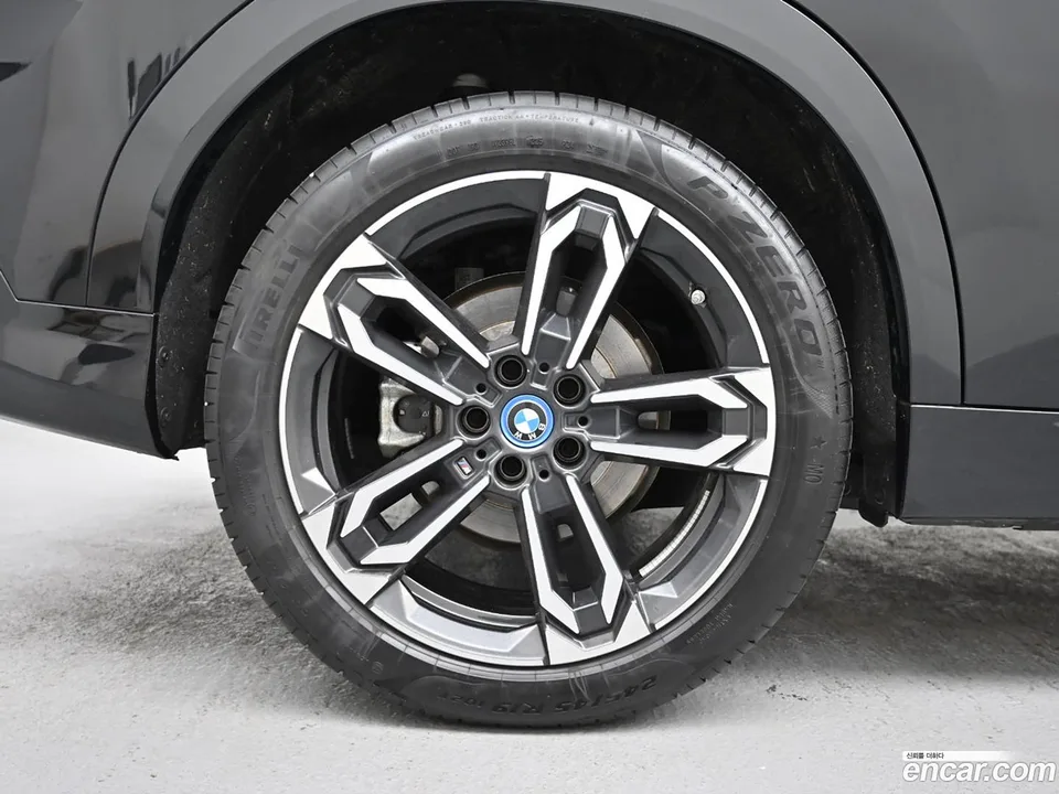 BMW iX2 eDrive 20 M 2025 — миниатюра 5