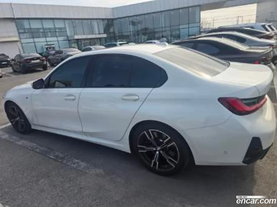 BMW 3 Series 320i M 2023 — миниатюра 2