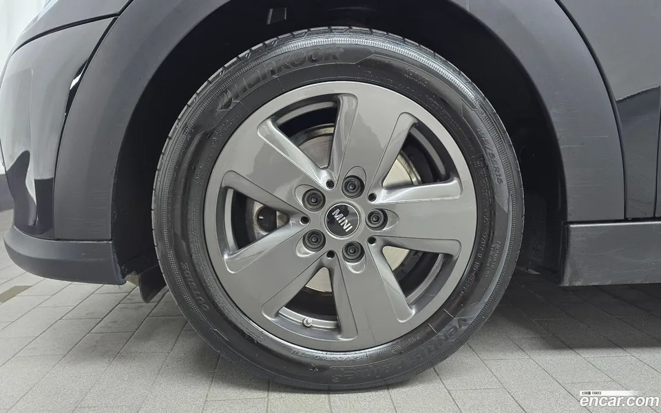 MINI Cooper 5 2023 — миниатюра 2
