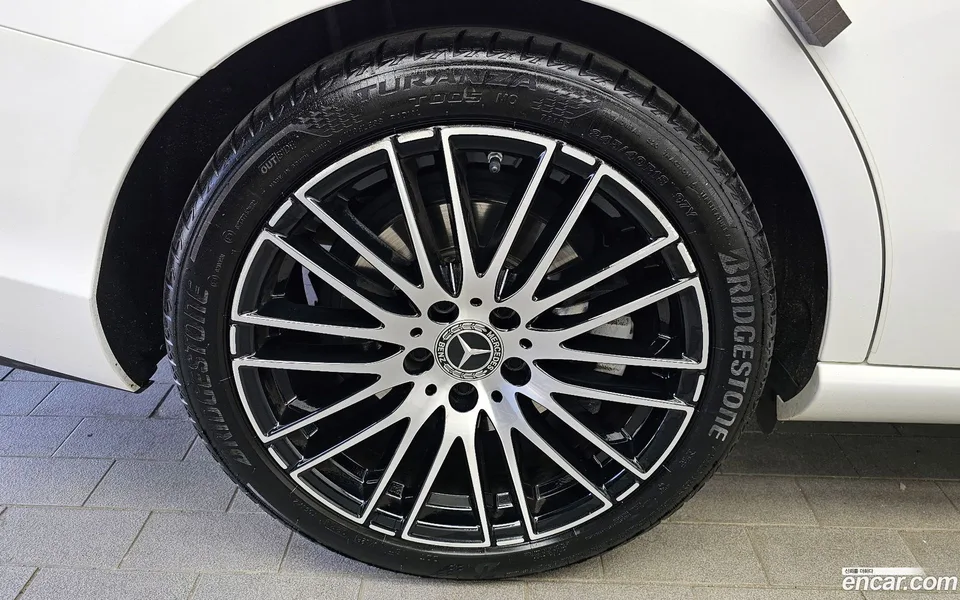 Mercedes-Benz C-Class C300 4MATIC 2024 — миниатюра 5