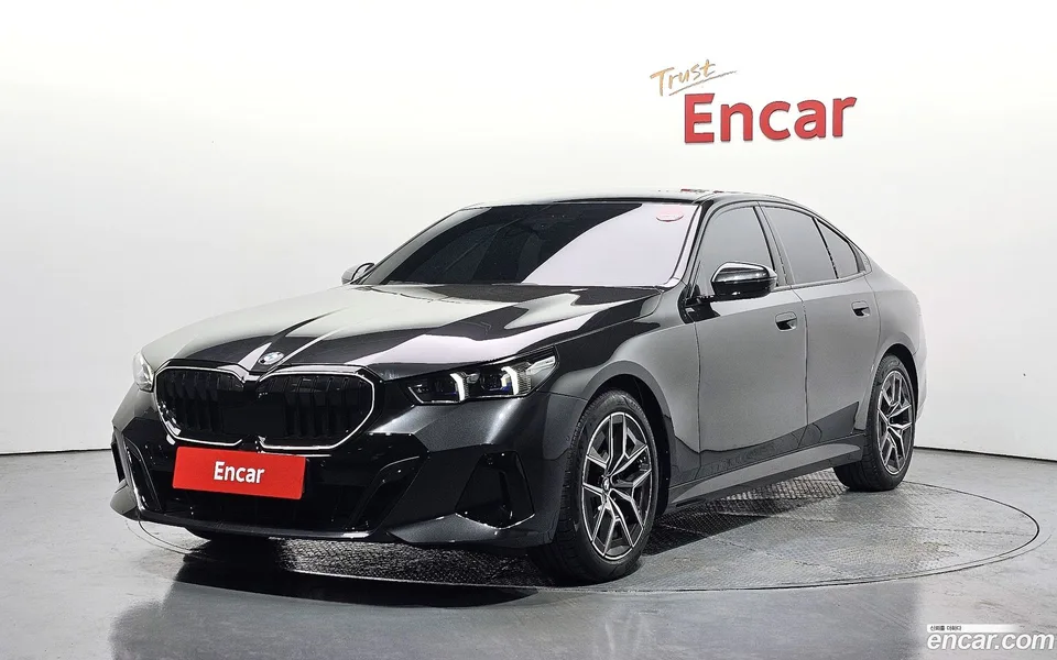 BMW 5 Series 520i M 2025 — фото 1, купить с доставкой в Москву