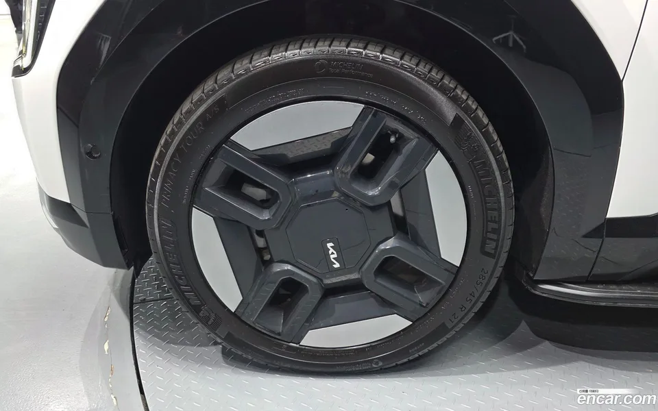 Kia EV9 4WD 2023 — миниатюра 2