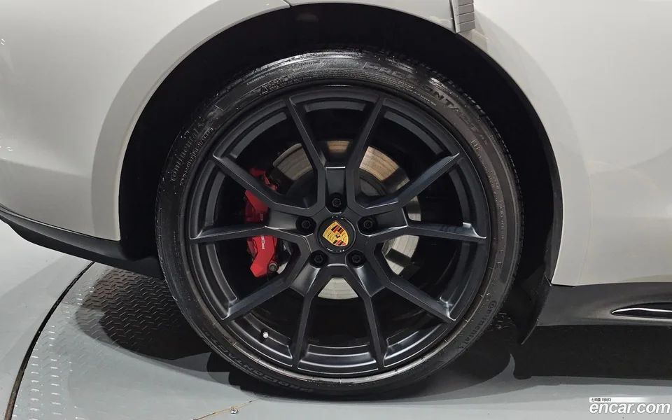 Porsche Taycan GTS 2023 — миниатюра 2