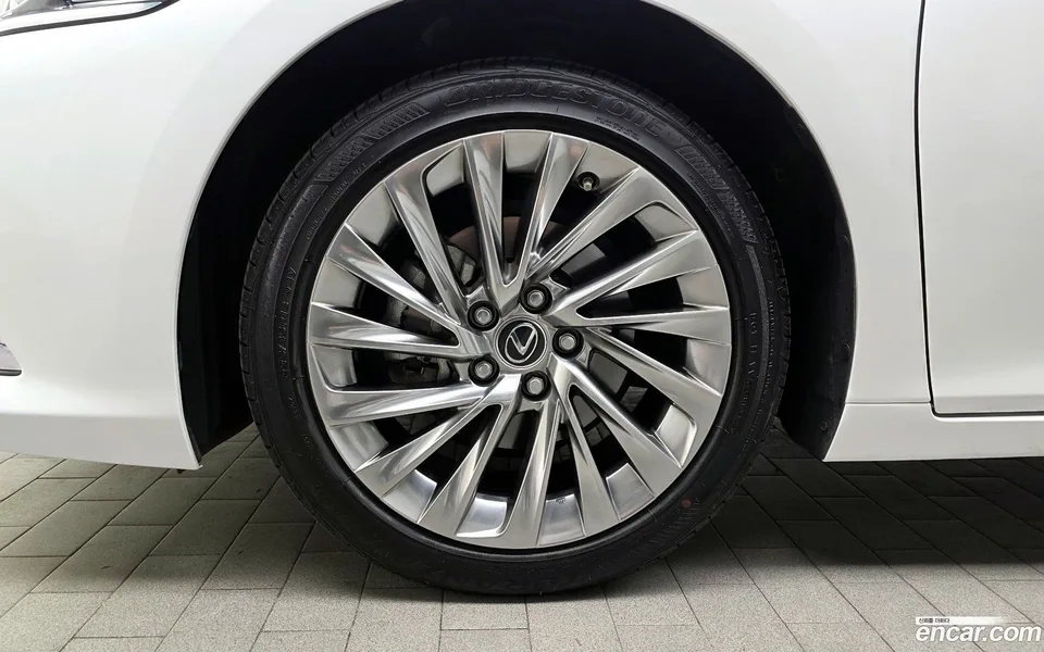 Lexus ES 300h 2024 — миниатюра 2
