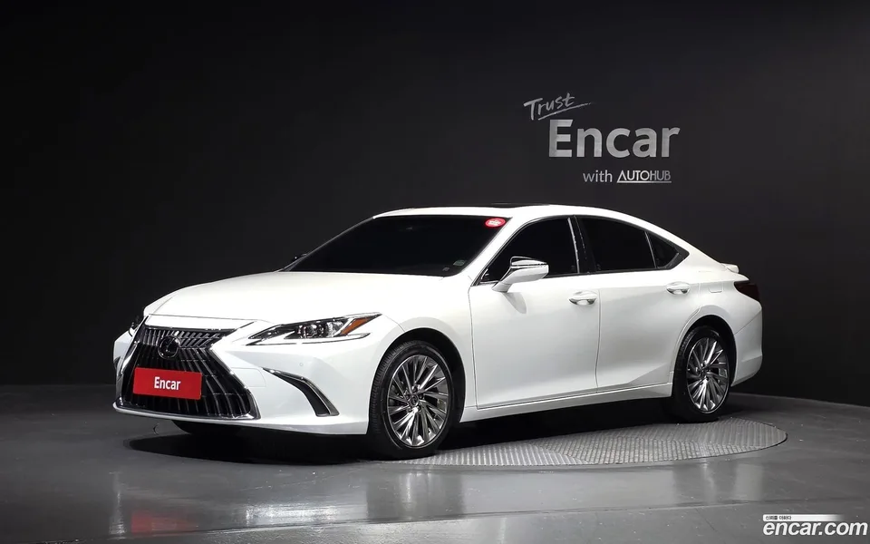 Lexus ES 300h 2024 — фото 1, купить с доставкой в Москву