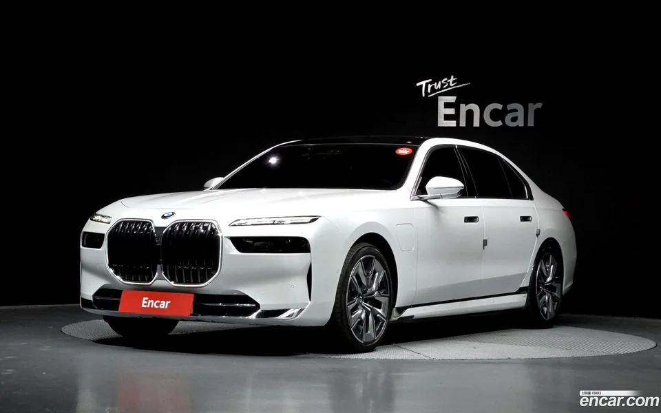 BMW 7 Series 750e xDrive 2025 — фото 1, купить с доставкой в Москву