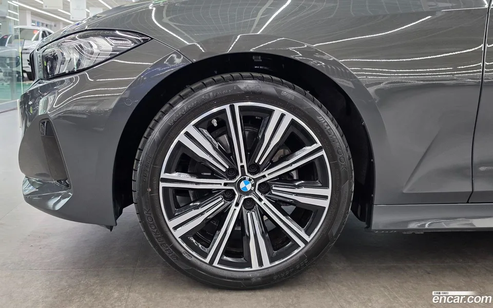 BMW 3 Series 320i 2025 — миниатюра 2