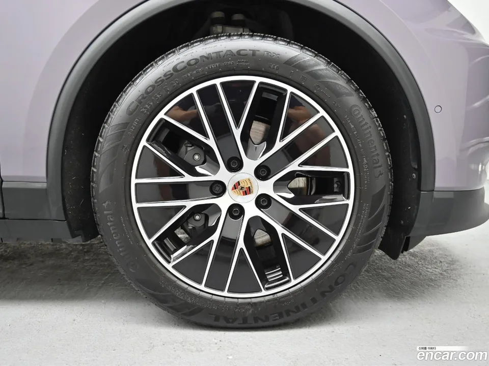Porsche Macan Electric 4 2025 — миниатюра 2