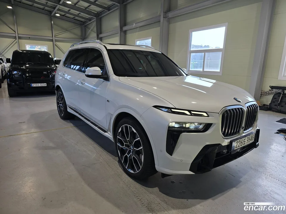BMW X7 xDrive 40i M 6 2025 — миниатюра 3