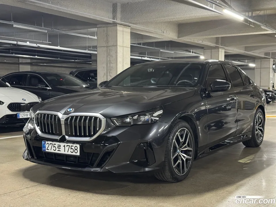 BMW 5 Series 523d M 2025 — фото 1, купить с доставкой в Москву