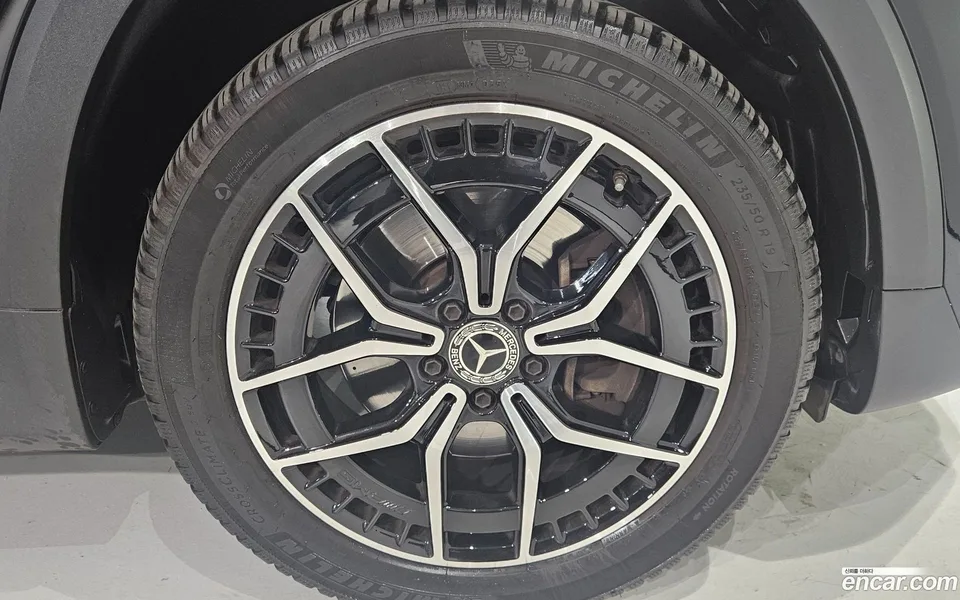 Mercedes-Benz EQB EQB300 4MATIC AMG 2023 — thumbnail 2