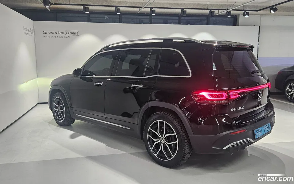 Mercedes-Benz EQB EQB300 4MATIC AMG 2023 — thumbnail 3