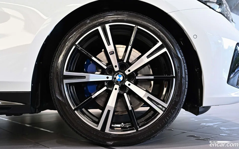 BMW 5 Series 520i M 2026 — миниатюра 2