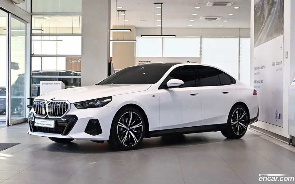 BMW 5 Series 520i M 2026 — фото 1, купить с доставкой в Москву