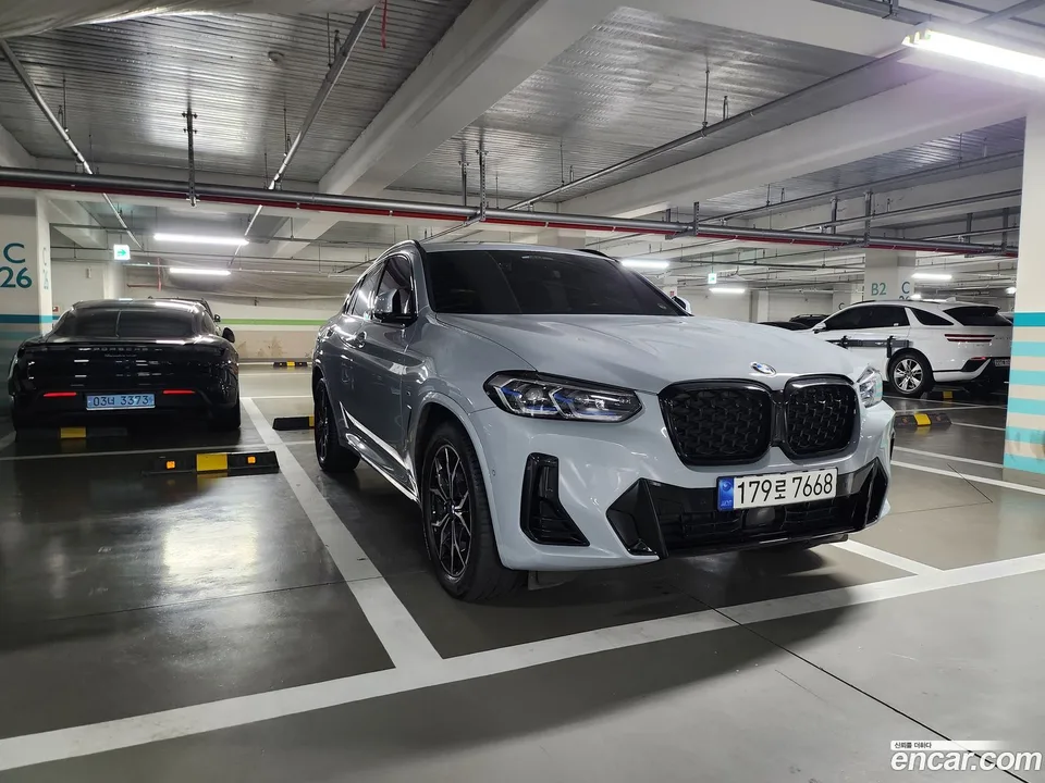 BMW X4 xDrive20i M 2022 — photo 1, buy with delivery to Moscow