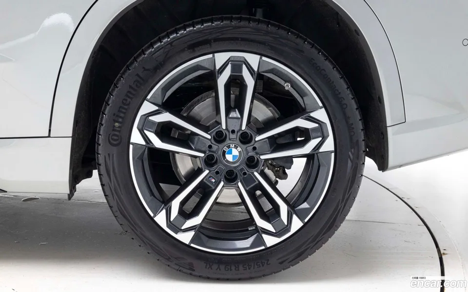 BMW X1 xDrive 20i M 2025 — миниатюра 2