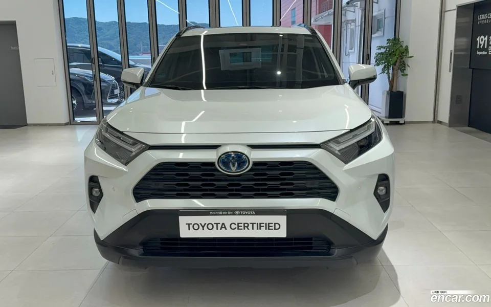 Toyota RAV4 2.5 2WD XLE 2023 — миниатюра 3