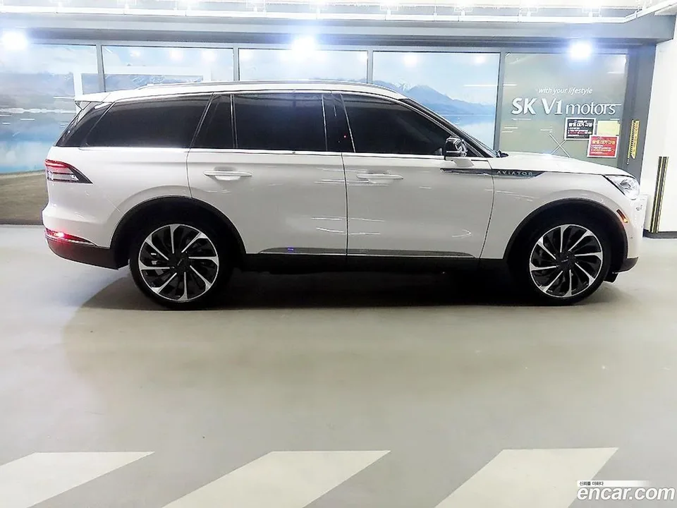 Lincoln Aviator 3.0 AWD 2023 — миниатюра 3