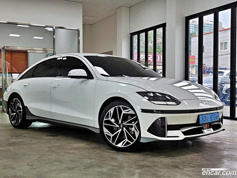 Hyundai Ioniq 6 2023 — фото 1, купить с доставкой в Москву