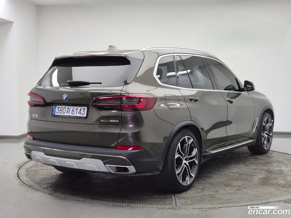 BMW X5 xDrive 30d xLine 2023 — миниатюра 4