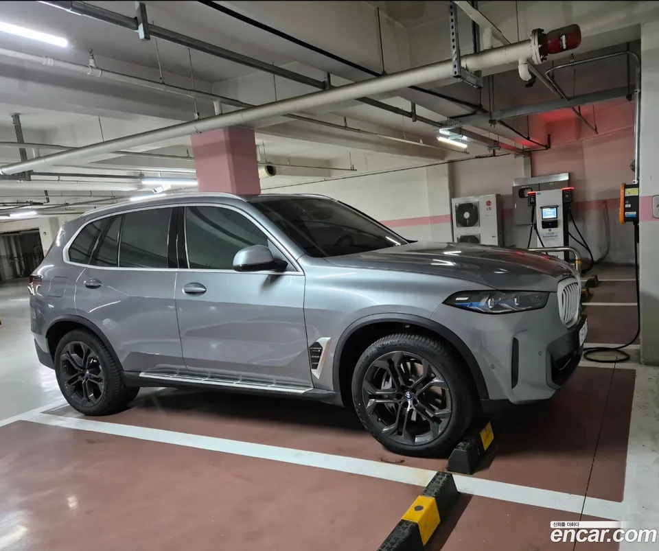 BMW X5 xDrive 50e xLine 2024 — фото 1, купить с доставкой в Москву