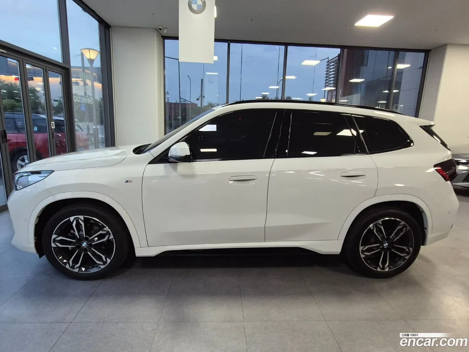 BMW X1 sDrive 20i M 2023 — миниатюра 5