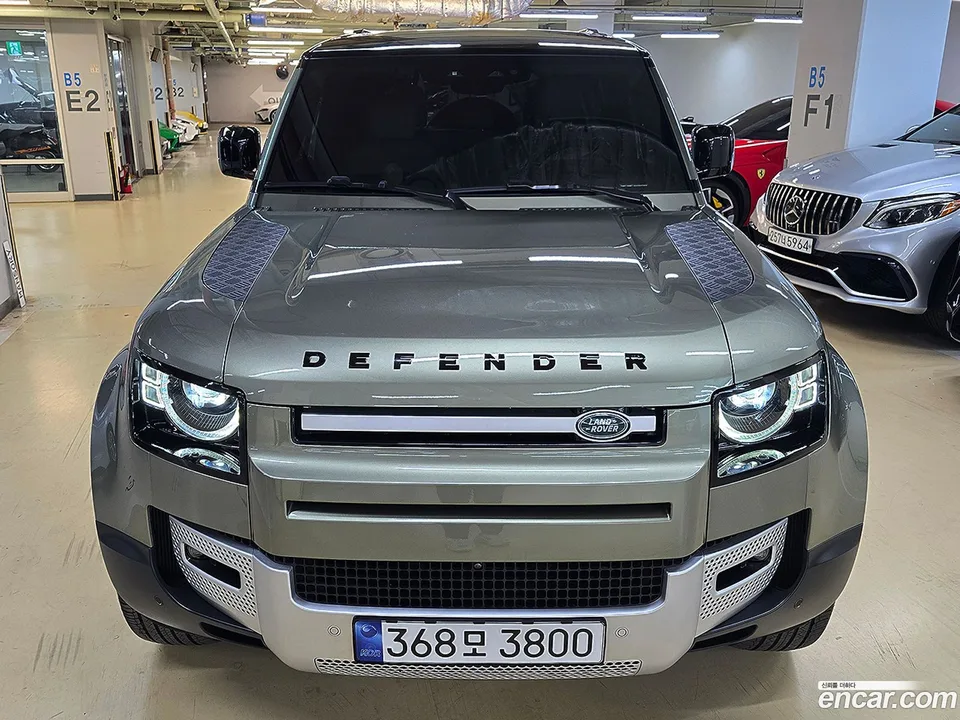 Land Rover Defender 110 D300 HSE 2023 — миниатюра 3
