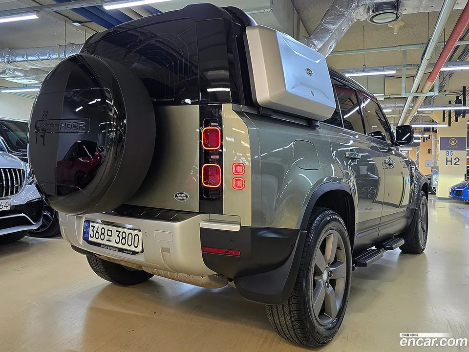 Land Rover Defender 110 D300 HSE 2023 — миниатюра 4