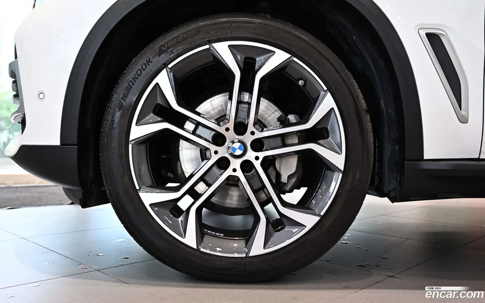 BMW X5 xDrive 40i xLine 2022 — миниатюра 5