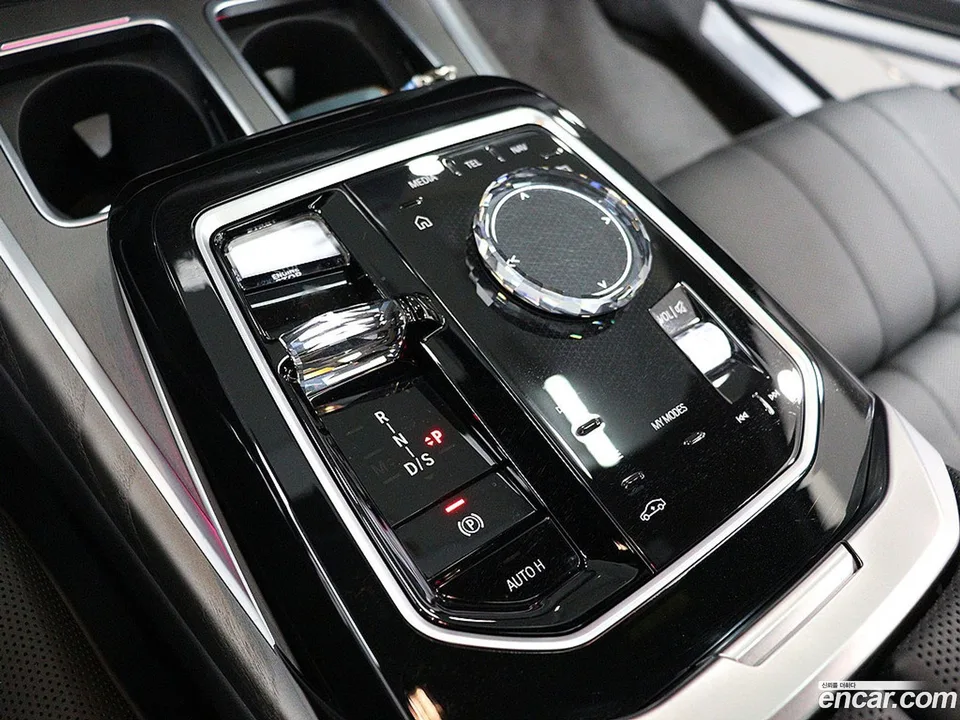 BMW 7 Series 740d xDrive 2023 — миниатюра 2